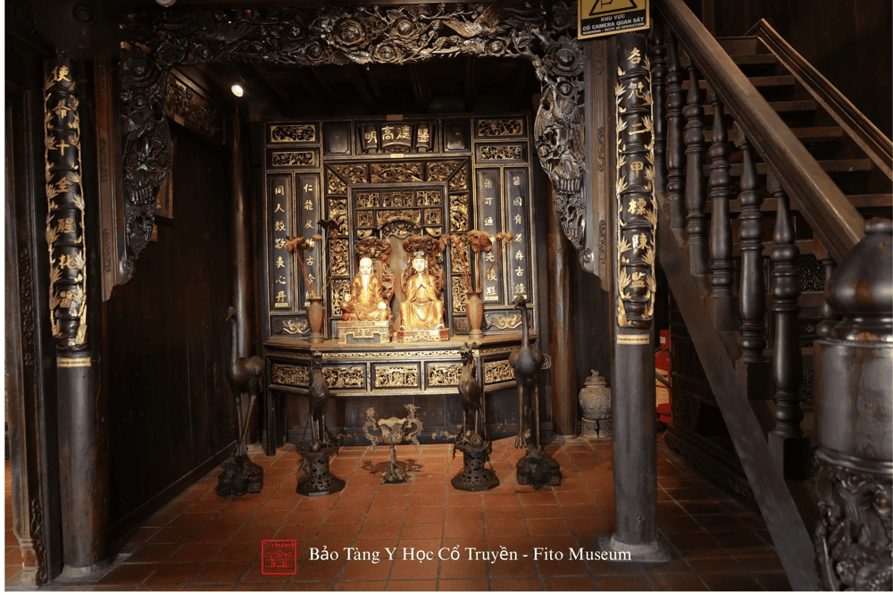 The altar dedicated to Tue Tinh and Hai Thuong Lan Ong (Source: Bảo Tàng Y Học Cổ Truyền - Fito Museum)